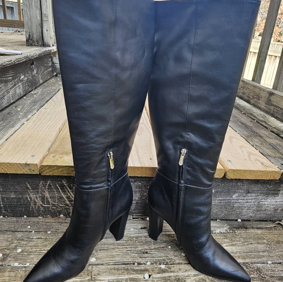 Boots - Picture 10 of 10